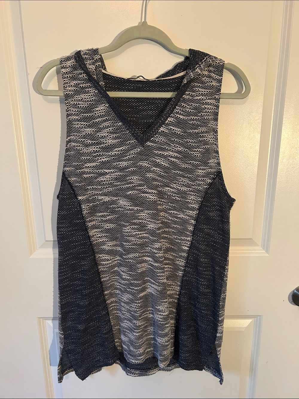 EARTHBOUND Black & White Marled V-Neck Knit Tank